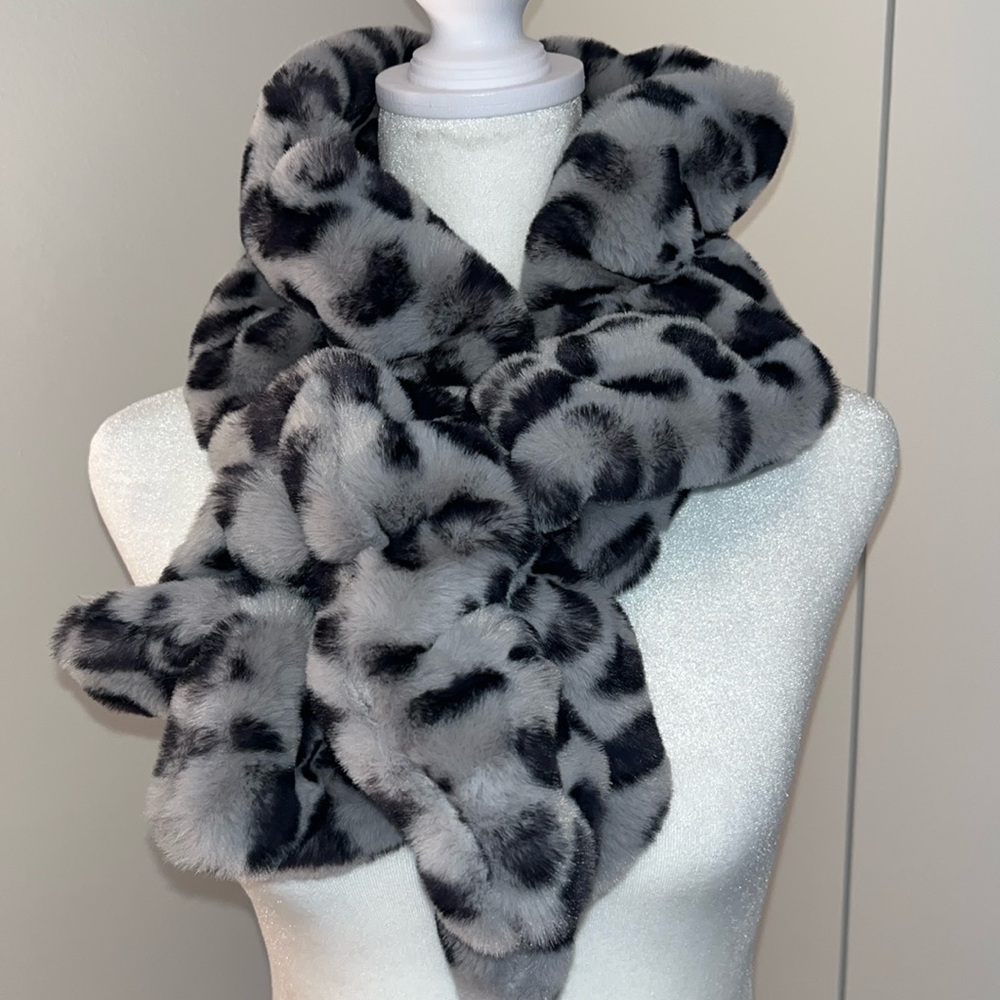 Softer than real thing! Faux rabbit pull-thru scarf